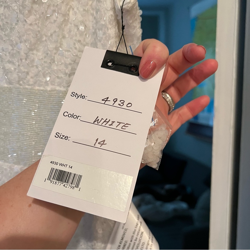 NWT MAC DUGGAL SCALLOPED NECKLINE SEQUINED EVENING/WEDDING GOWN - White, Sz 14 - Picture 8 of 12